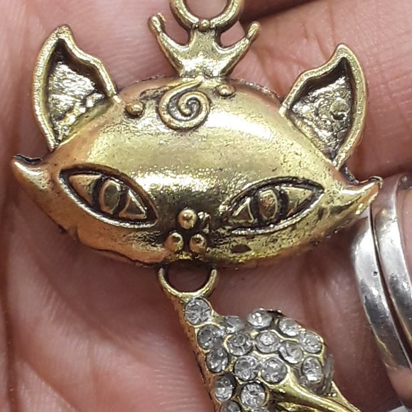 Smart Kitty Cat Sweater Necklace - Picture 3 of 5